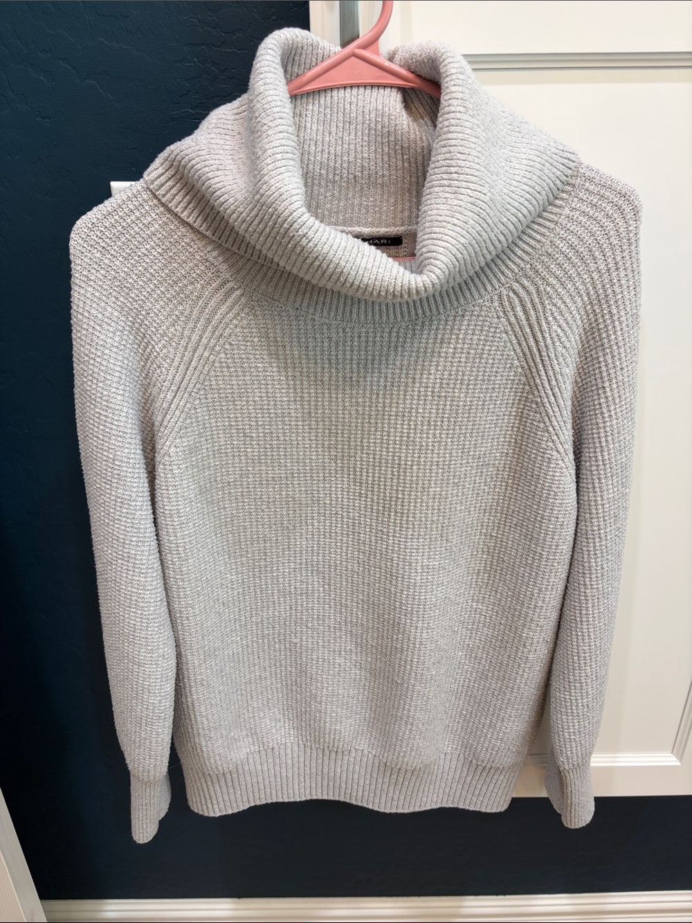 Tahari long sleeve chunky gray sweater
